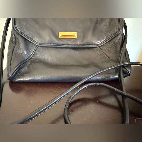 Vintage Liz Clairborne Black Leather Shoulder Bag mirror pockets gold lining - Picture 2 of 16